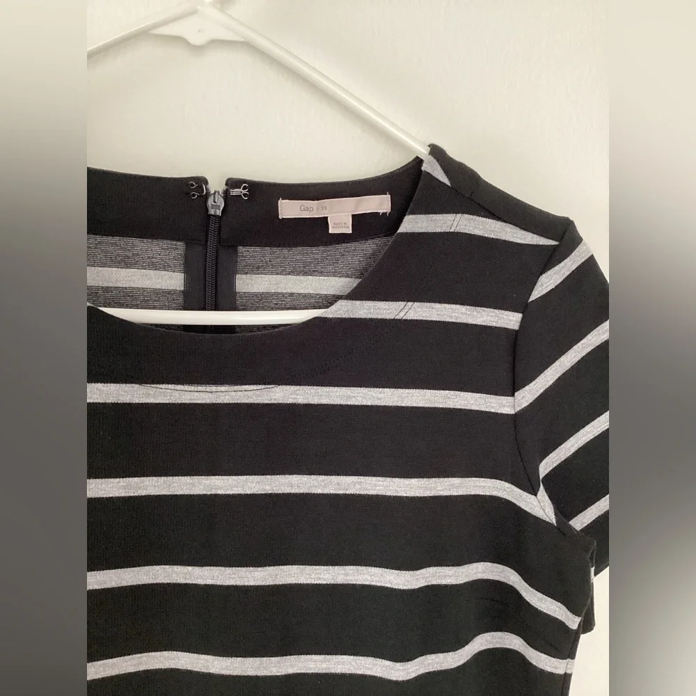 Gap two pocket zip back dress - Picture 2 of 3
